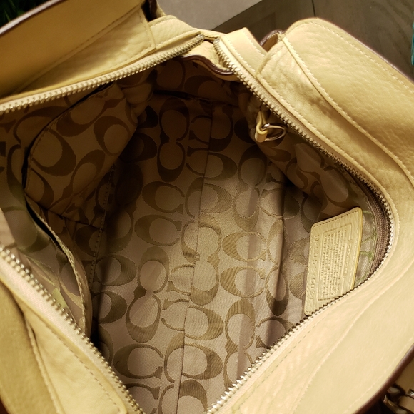 **SOLD** Tan/Beige Coach Pebble Leather Handbag - Picture 3 of 12